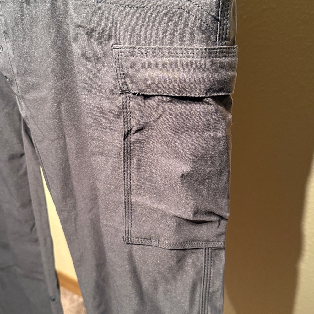 Men’s cargo hiking pants size 42x32 charcoal gray super stretch tapered leg $95 - Picture 4 of 14